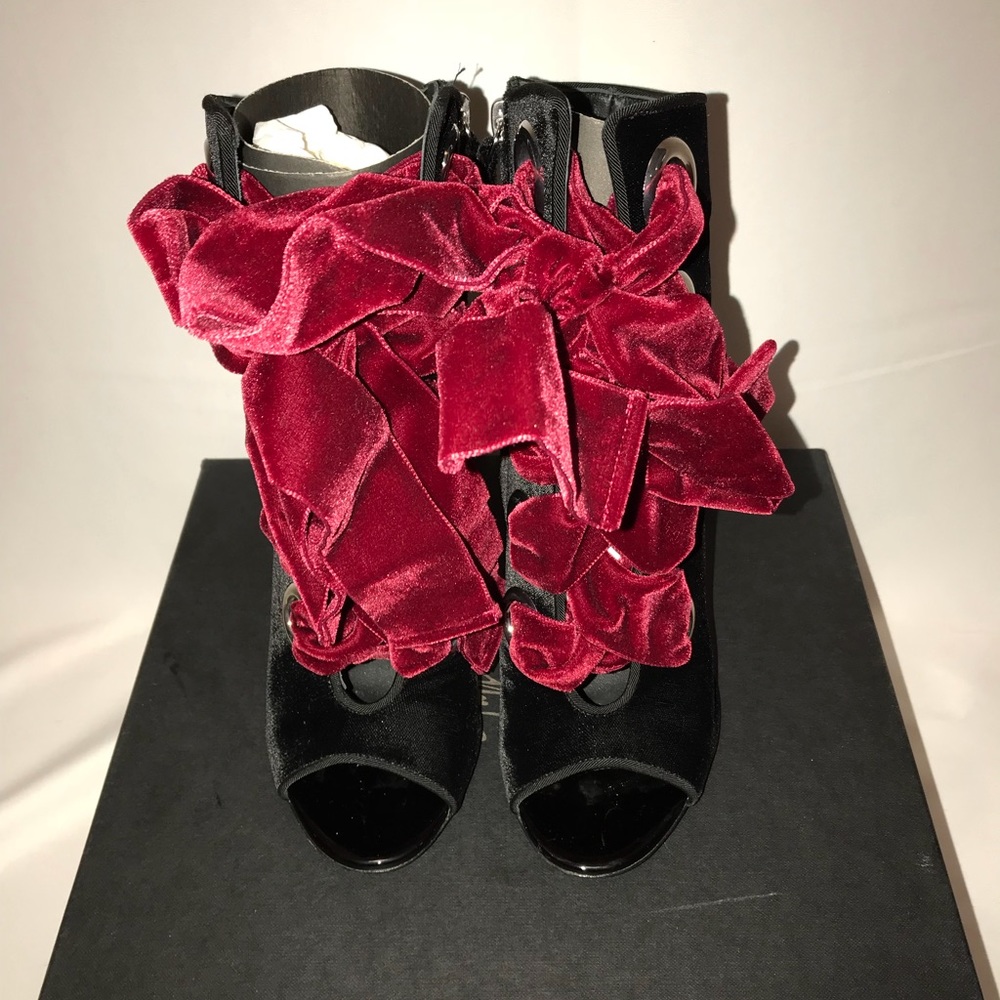100% authentic Giuseppe Zanotti suede booties